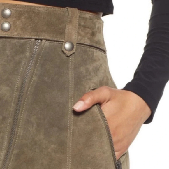 Blank NYC Run For It Taupe Suede Leather Mini Skirt Sz 26 Diagonal Zip Button - Picture 4 of 14
